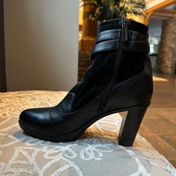 Beautiful black leather/suede Aquatalia boots - Picture 2 of 9